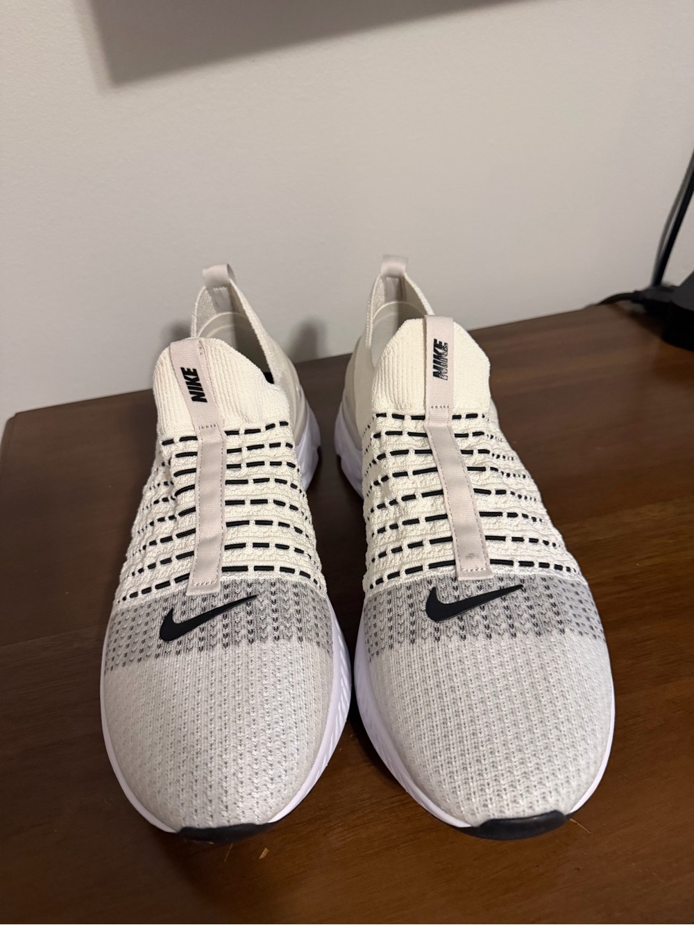 Nike Men's  Slip-On Sneaker